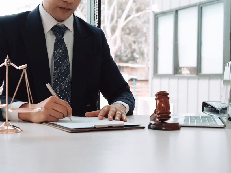Pourquoi créer son entreprise avec un avocat ?